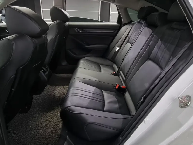 <h1>Honda Accord</h1> в аренду фото № 7