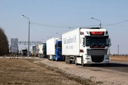 Владельцы легковых авто получают крупные штрафы из-за грузовиков