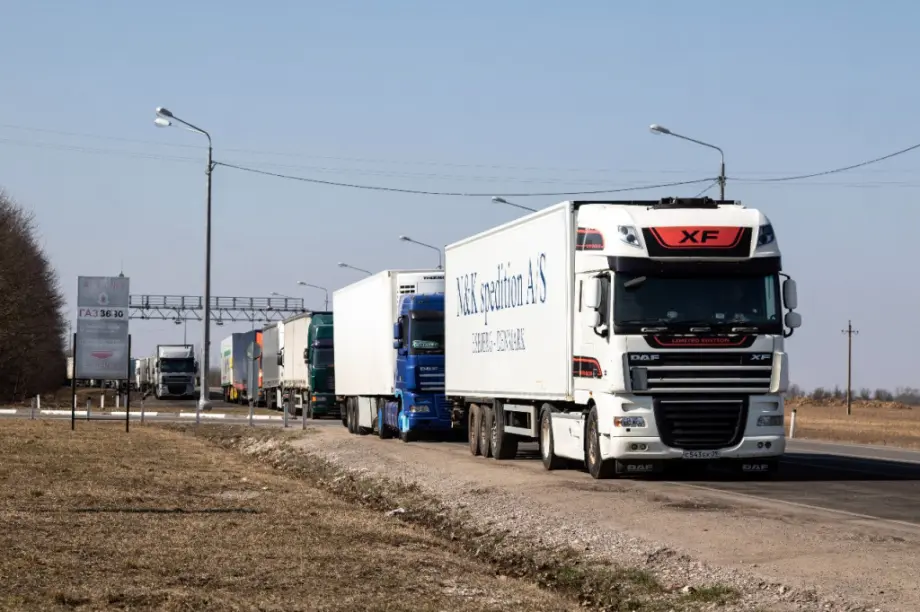 Владельцы легковых авто получают крупные штрафы из-за грузовиков