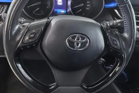 Toyota C-HR в аренду фото № 5