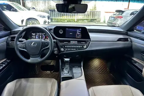 Lexus ES в аренду фото № 6