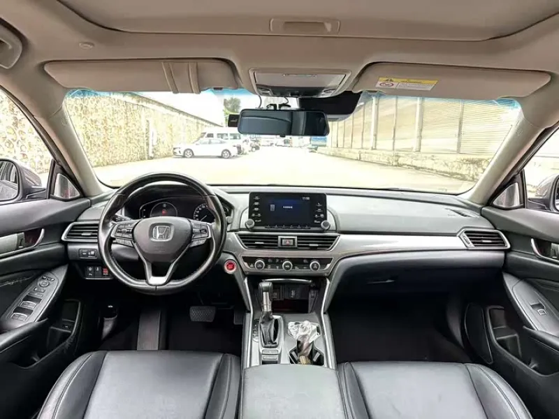 <h1>Honda Accord</h1> в аренду фото № 7