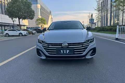 Volkswagen Passat CC в аренду фото № 2
