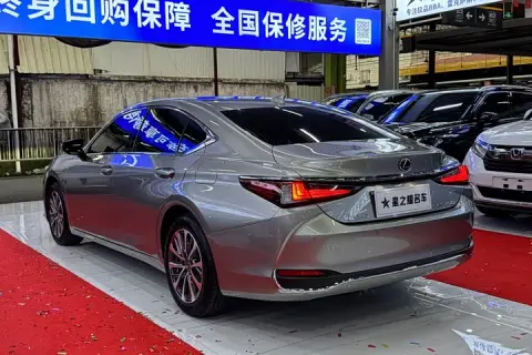 Lexus ES в аренду фото № 3