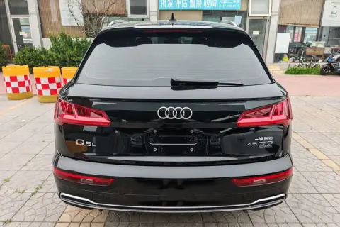 Audi Q5 в аренду фото № 2