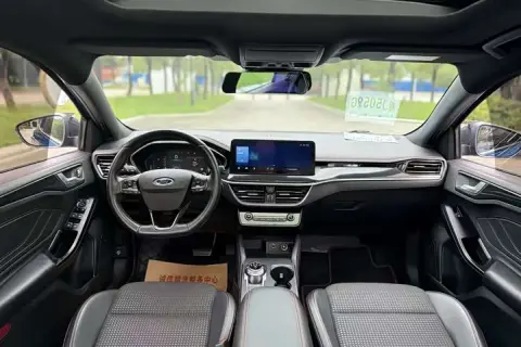 Ford Focus в аренду фото № 9