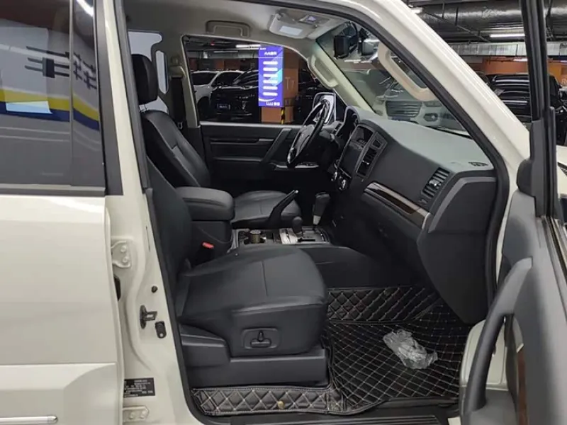 <h1>Mitsubishi Pajero</h1> в аренду фото № 4