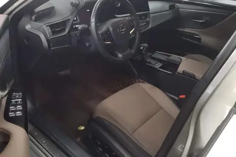 Lexus ES в аренду фото № 3
