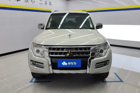 Mitsubishi Pajero в аренду фото № 0