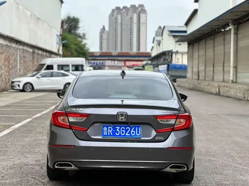 <h1>Honda Accord</h1> в аренду фото № 2