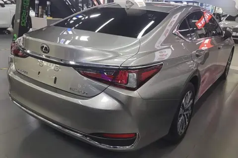 Lexus ES в аренду фото № 1
