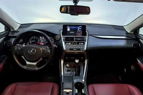 Lexus NX в аренду фото № 3