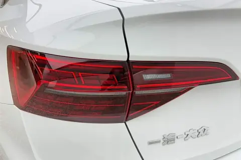 Volkswagen Sagitar в аренду фото № 3