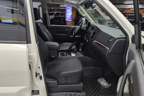 Mitsubishi Pajero в аренду фото № 4