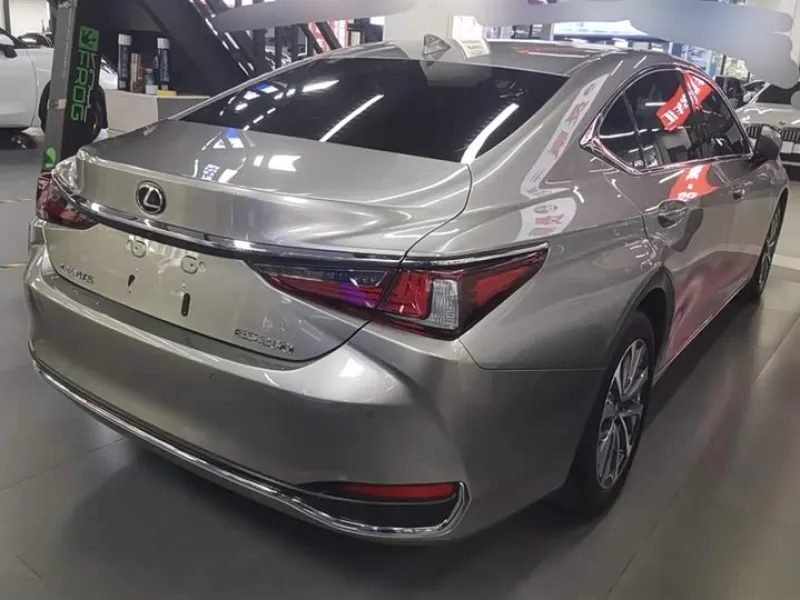 <h1>Lexus ES</h1> в аренду фото № 1