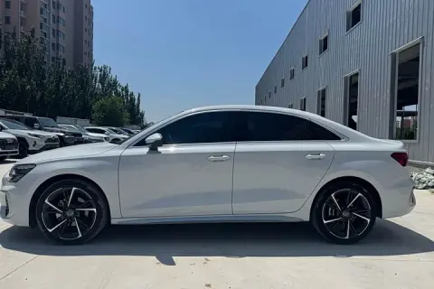 Audi A3 в аренду фото № 0