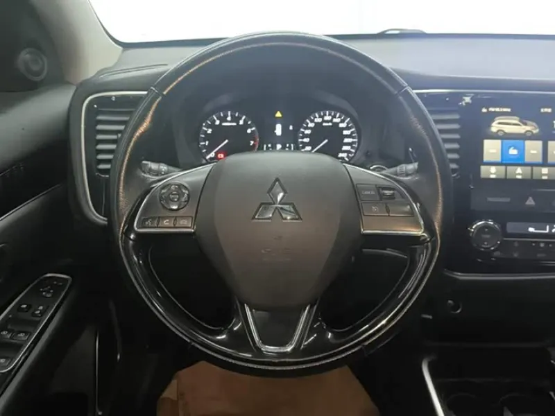 <h1>Mitsubishi Outlander</h1> в аренду фото № 3