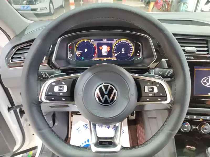 <h1>Volkswagen Tiguan</h1> в аренду фото № 9