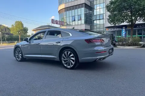 Volkswagen Passat CC в аренду фото № 3