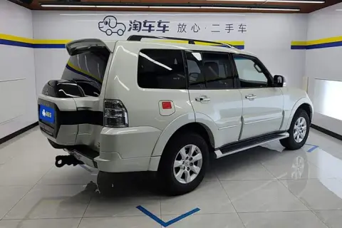 Mitsubishi Pajero в аренду фото № 2