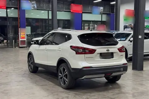 Nissan Qashqai в аренду фото № 2