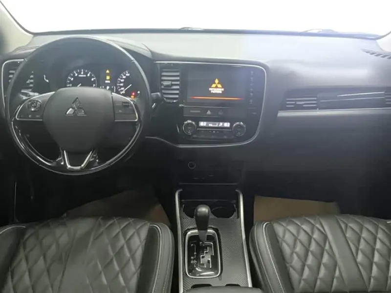 <h1>Mitsubishi Outlander</h1> в аренду фото № 6