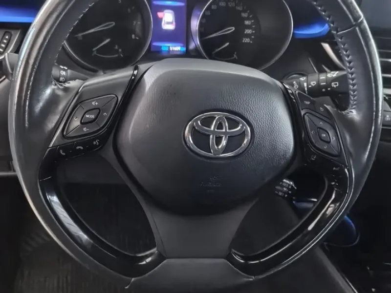 <h1>Toyota C-HR</h1> в аренду фото № 5