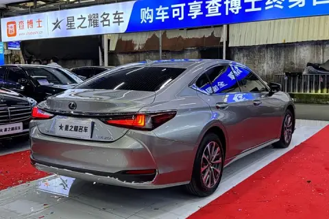 Lexus ES в аренду фото № 1