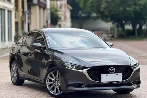Mazda 3 в аренду фото № 2