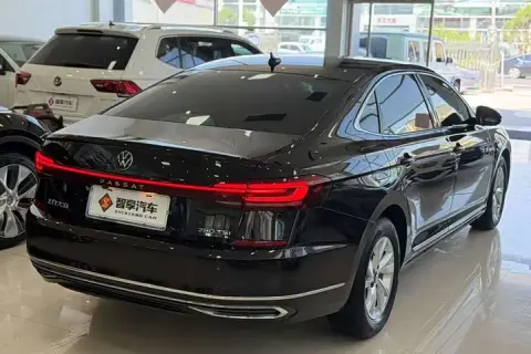 Volkswagen Passat в аренду фото № 1