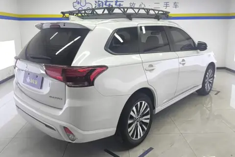 Mitsubishi Outlander в аренду фото № 1
