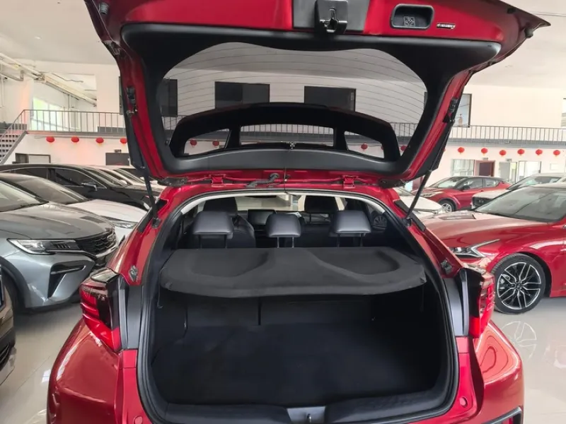 <h1>Toyota C-HR</h1> в аренду фото № 3