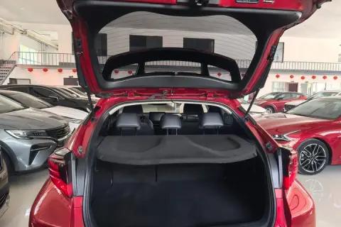 Toyota C-HR в аренду фото № 3