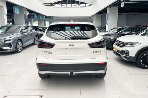 Nissan Qashqai в аренду фото № 3