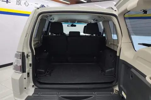 Mitsubishi Pajero в аренду фото № 3