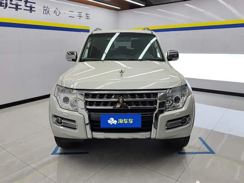 <h1>Mitsubishi Pajero</h1> в аренду фото № 0