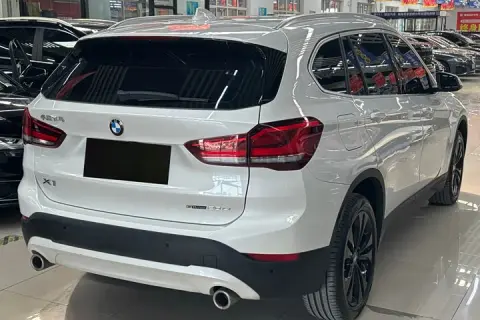 BMW X1 в аренду фото № 0