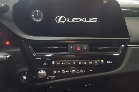 Lexus ES в аренду фото № 7