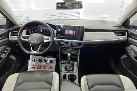 Volkswagen Bora в аренду фото № 4