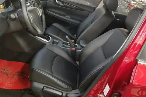 Nissan Tiida в аренду фото № 3